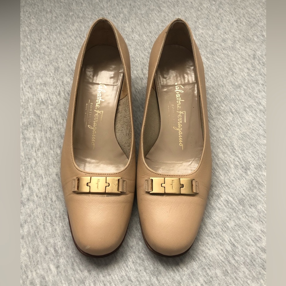 Salvatore Ferragamo Leather Pumps Size: US 7.5